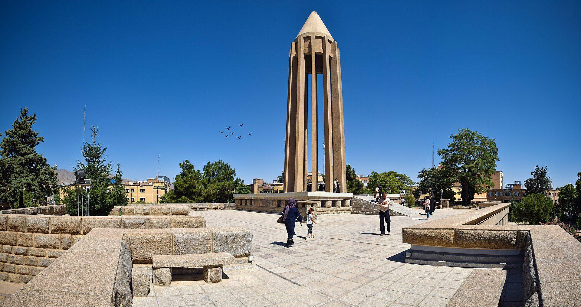 آرامگاه بوعلی‌سینا