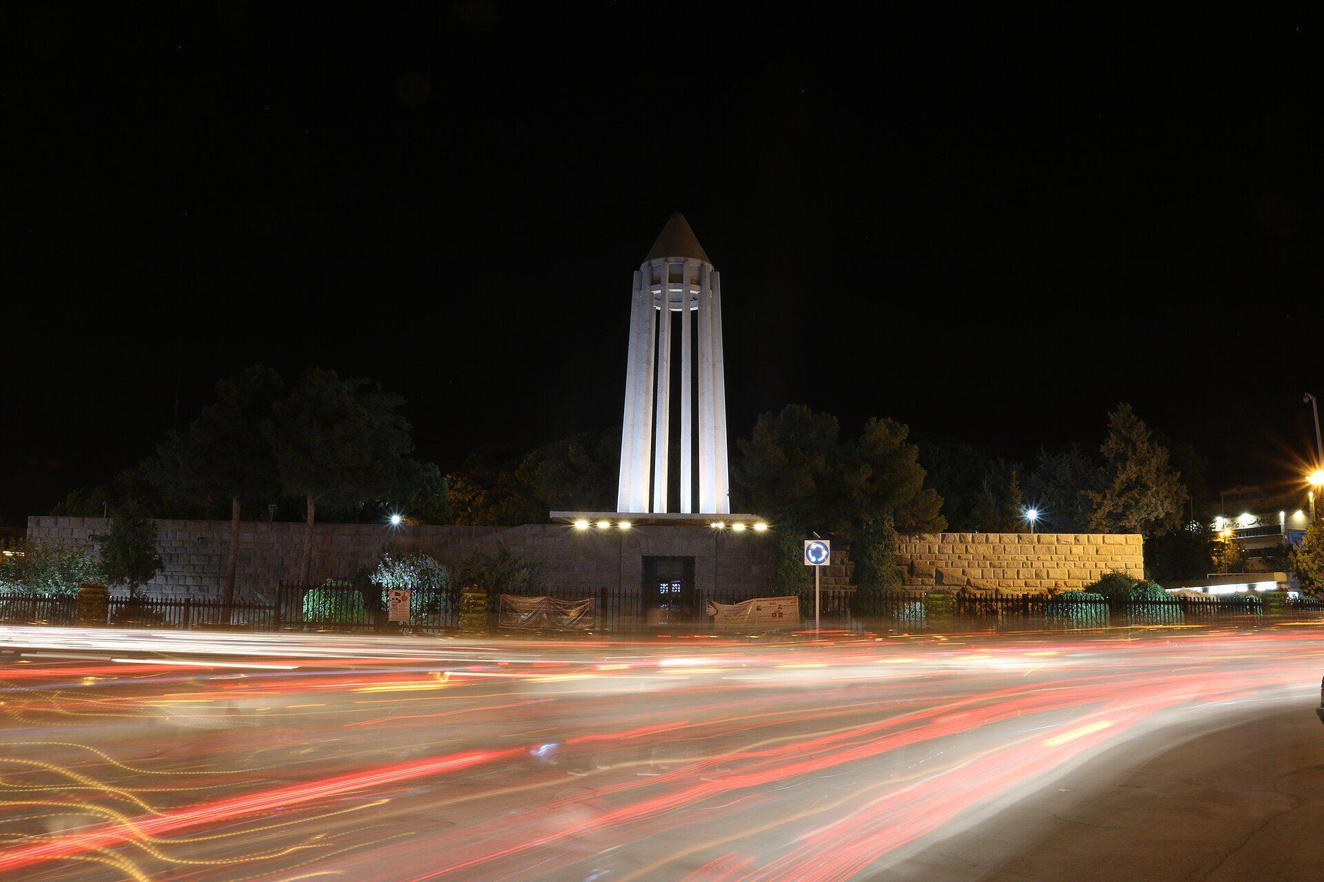 در جست‌وجوی ابن‌سینا